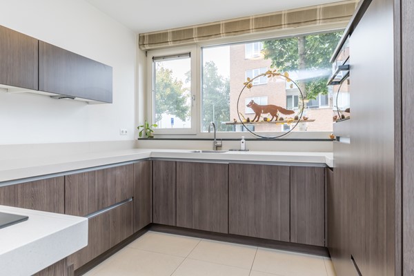 Foto - Te koop: In Landgraaf op een zeer kindvriendelijke locatie bevindt zich deze nette en moderne instapklare energiezuinige tussenwoning uit 2008